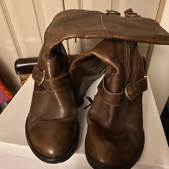 Gently used soft leather mid calves boot. - Picture 2 of 5